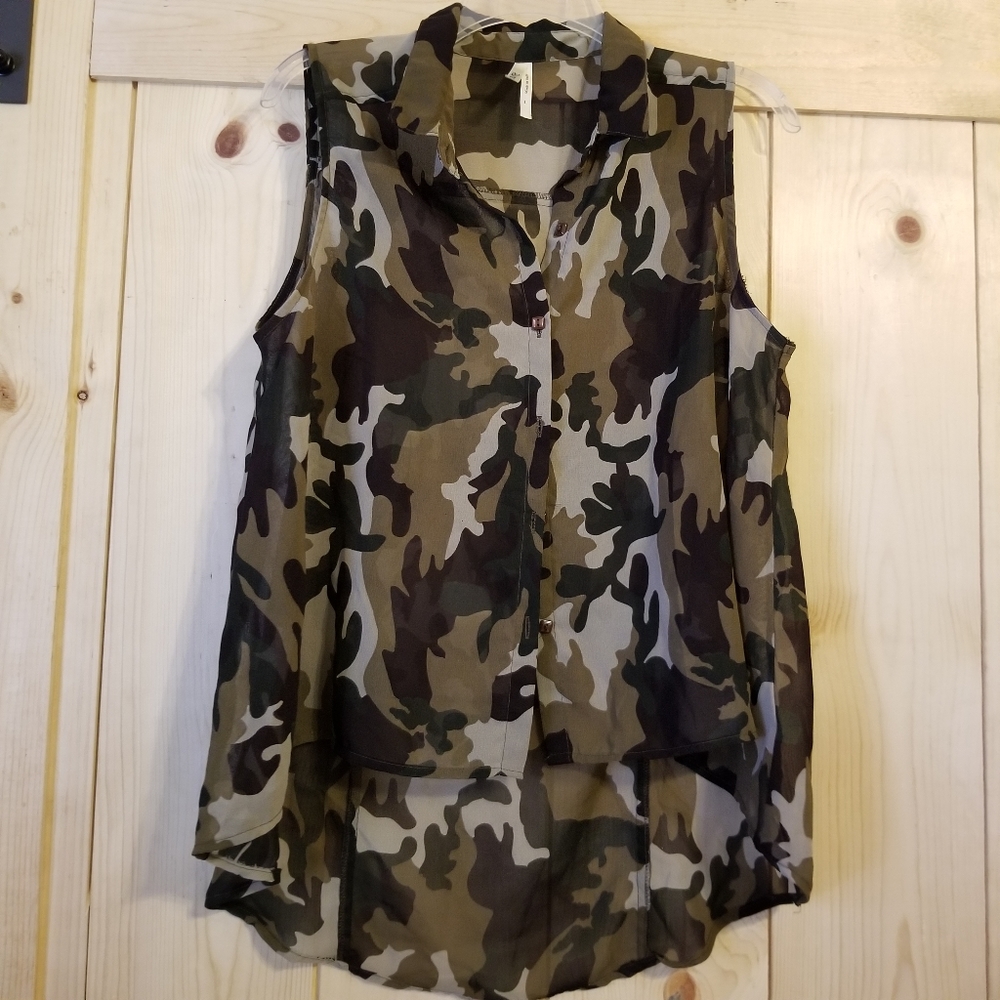 Truth Camo Hi-lo Sleeveless Button-up Blouse
